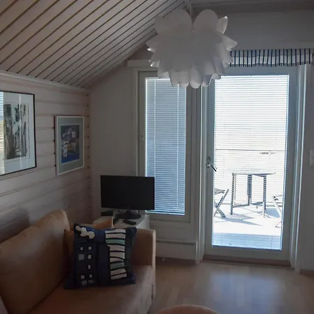 Ranta-sumpun Helmi 10 House With Sauna היילואוטו